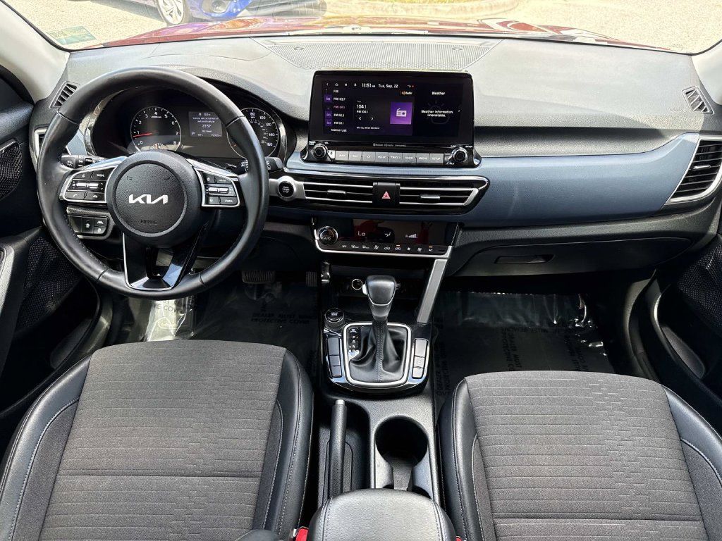 Used 2023 Kia Seltos S w/ Navigation Package FWD image 18