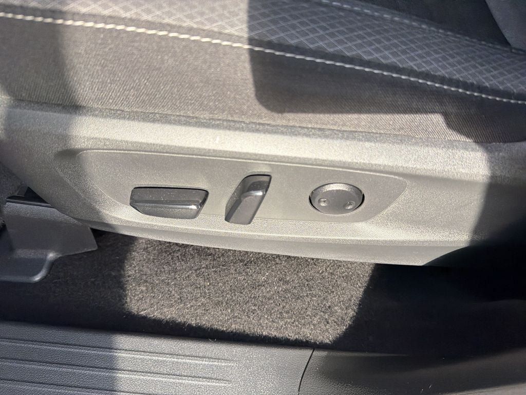 Used 2025 Nissan Pathfinder SV AWD/4WD image 16
