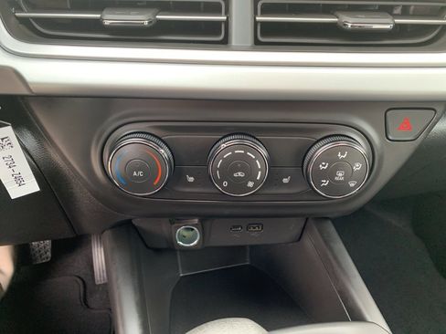 Used 2025 Chevrolet Trax RS w/ Sunroof Package image 14