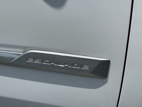 Used 2019 Cadillac Escalade ESV Premium Luxury AWD/4WD image 8