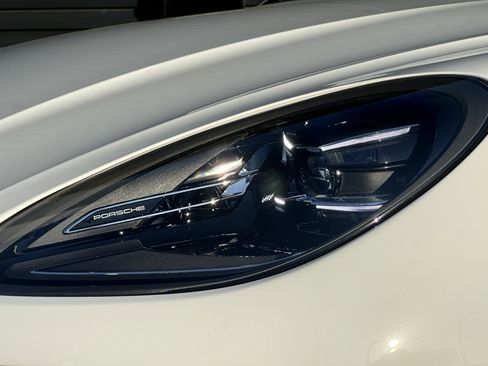 Certified 2025 Porsche Macan AWD/4WD image 15