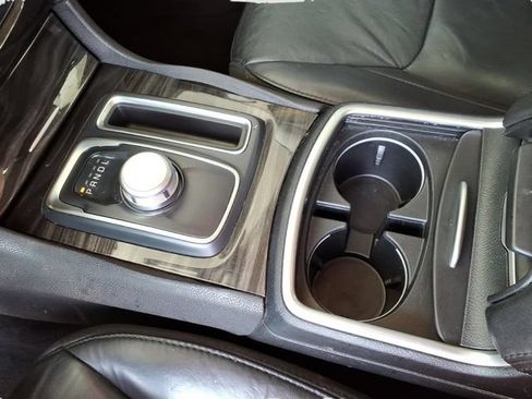 Used 2016 Chrysler 300 Limited RWD image 17