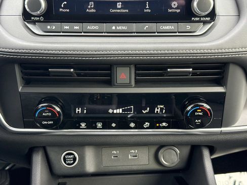 Used 2023 Nissan Rogue SV image 5