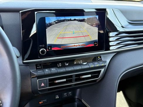 Used 2025 Toyota Camry SE image 19