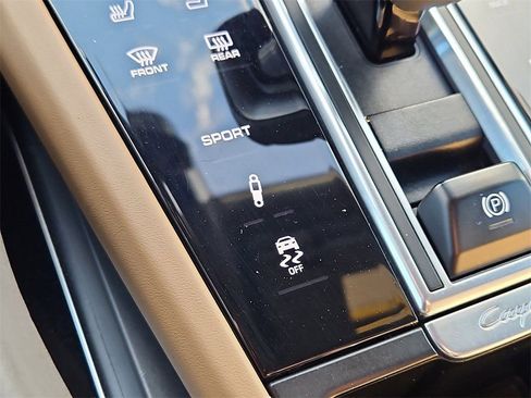 Used 2021 Porsche Cayenne Turbo image 17