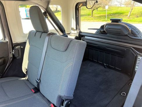 Used 2025 Jeep Wrangler Unlimited Sahara AWD/4WD image 26