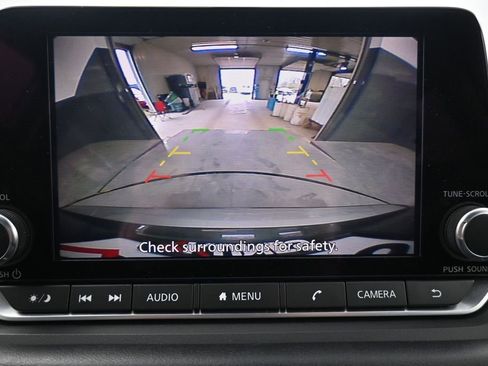 Used 2024 Nissan Rogue SV FWD image 13