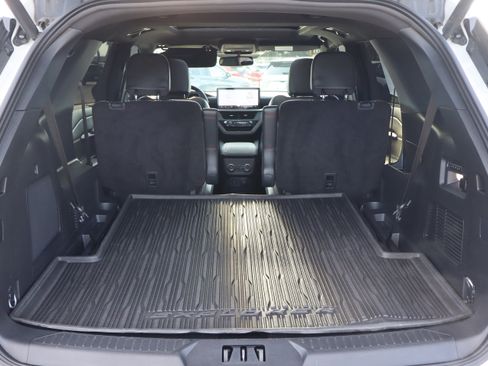 Used 2025 Ford Explorer ST image 34
