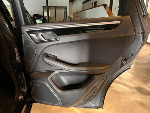 Used 2018 Porsche Macan image 26