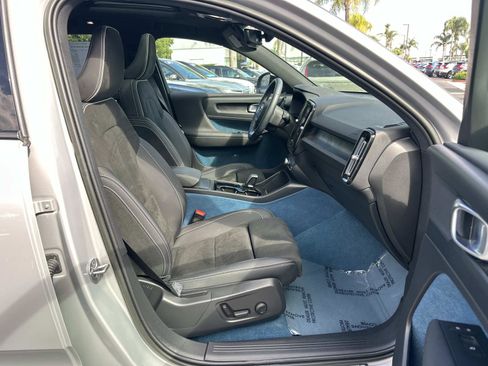 Certified 2023 Volvo XC40 Recharge Plus image 25