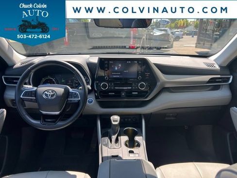 Used 2021 Toyota Highlander XLE AWD/4WD image 15