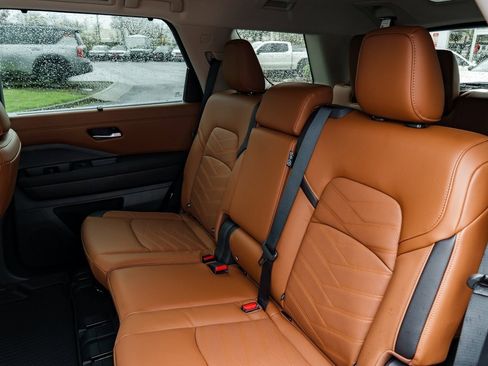 New 2025 Nissan Pathfinder Platinum image 26