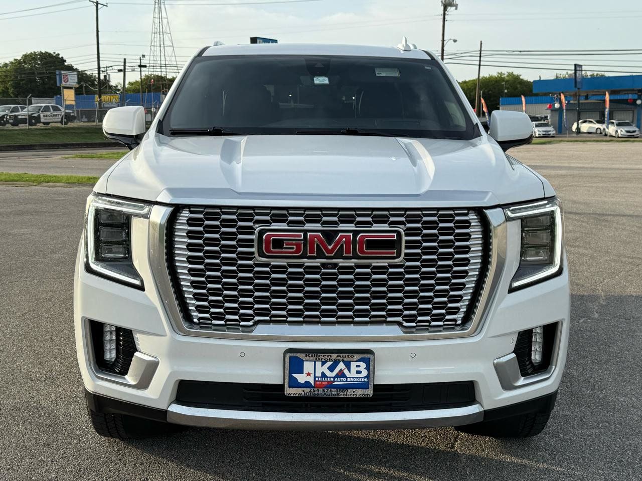 Used 2021 GMC Yukon Denali w/ Denali Premium Package AWD/4WD image 9