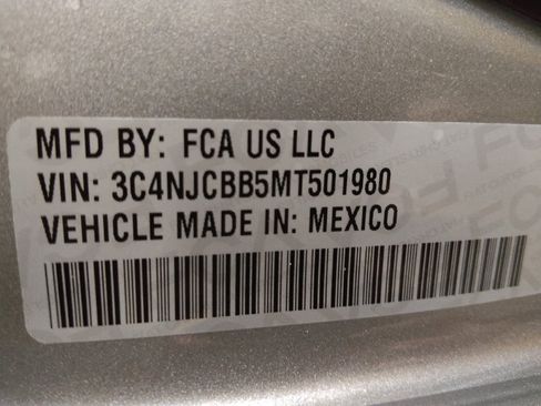 Used 2021 Jeep Compass Latitude FWD image 33