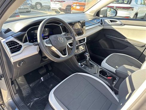 Certified 2025 Volkswagen Taos SE w/ Panoramic Sunroof Package image 12
