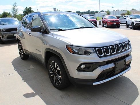 Used 2023 Jeep Compass Limited AWD/4WD image 5