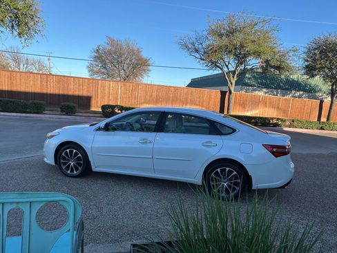 Used 2018 Toyota Avalon XLE image 11