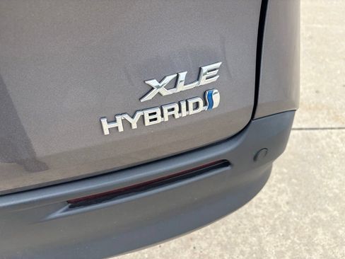 Used 2023 Toyota Sienna XLE AWD/4WD image 27