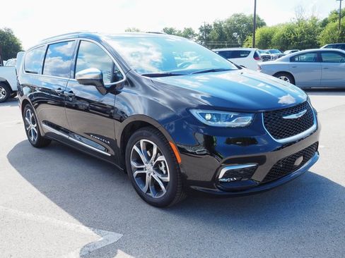 New 2026 Chrysler Pacifica Pinnacle image 4