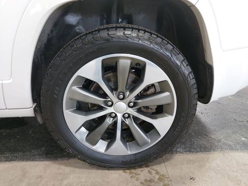 Used 2019 Jeep Cherokee Overland w/ Technology Group image 33