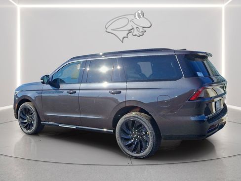 New 2025 Lincoln Navigator Reserve w/ Jet Appearance Package image 3