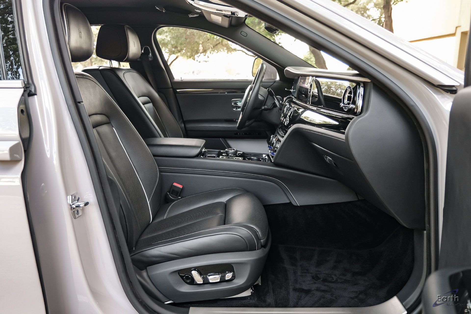 Used 2021 Rolls-Royce Ghost AWD/4WD image 46