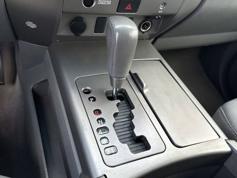 Used 2006 Nissan Titan SE RWD image 31
