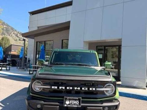 Used 2023 Ford Bronco Outer Banks AWD/4WD image 2