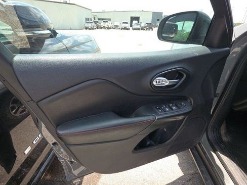 Used 2022 Jeep Cherokee Trailhawk w/ Sound & Nav Group AWD/4WD image 15