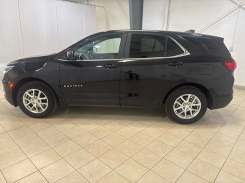 Used 2024 Chevrolet Equinox LT AWD/4WD image 2
