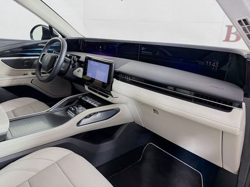 New 2026 Lincoln Nautilus Premier AWD/4WD image 32