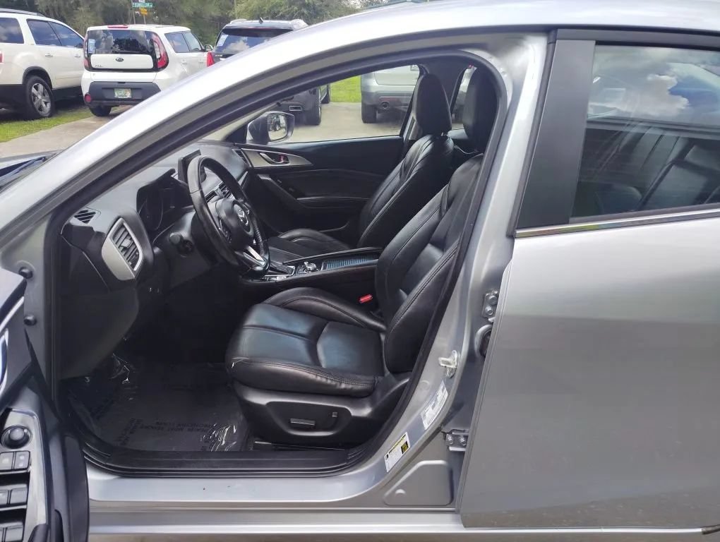 Used 2018 MAZDA MAZDA3 Touring FWD image 19