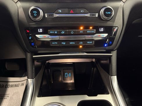 Used 2020 Ford Explorer Limited image 25