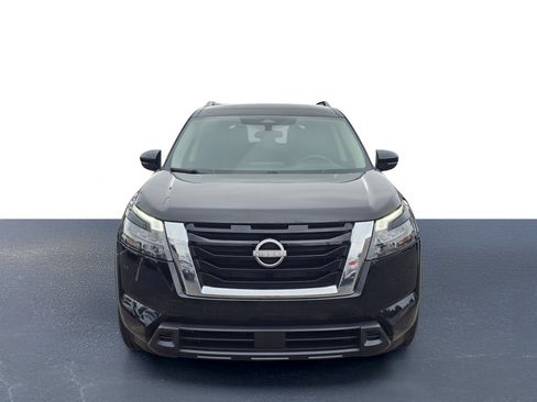 Used 2024 Nissan Pathfinder SV FWD image 2