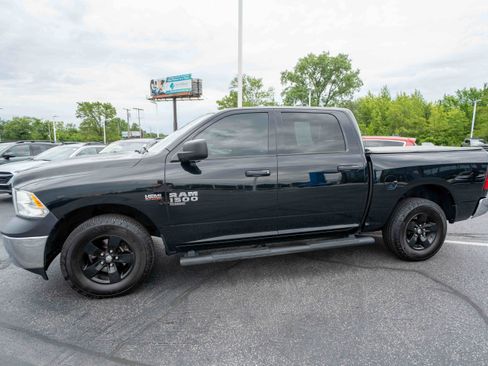 Used 2021 RAM 1500 4x4 Crew Cab Classic w/ Chrome Appearance Group image 3
