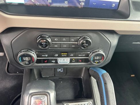 Used 2023 Ford Bronco Wildtrak AWD/4WD image 25