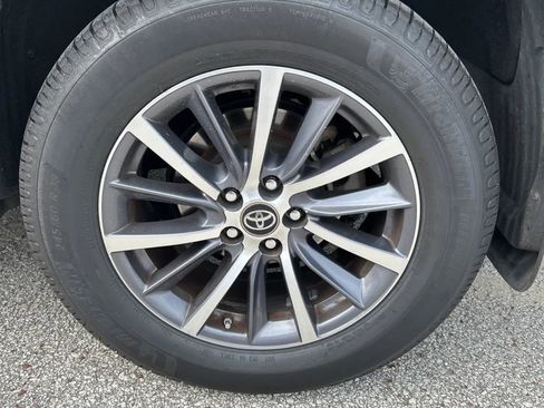 Used 2017 Toyota Highlander XLE AWD/4WD image 17