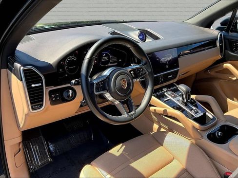 Used 2022 Porsche Cayenne AWD/4WD image 17