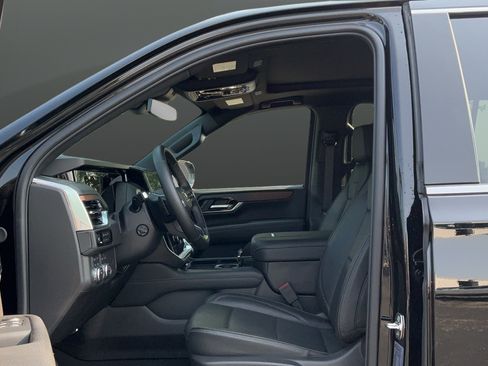 Used 2026 GMC Yukon XL Denali w/ Sun & Power Step Package AWD/4WD image 17