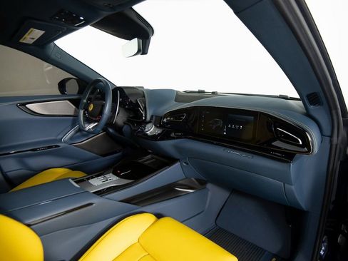 Used 2024 Ferrari Purosangue image 33