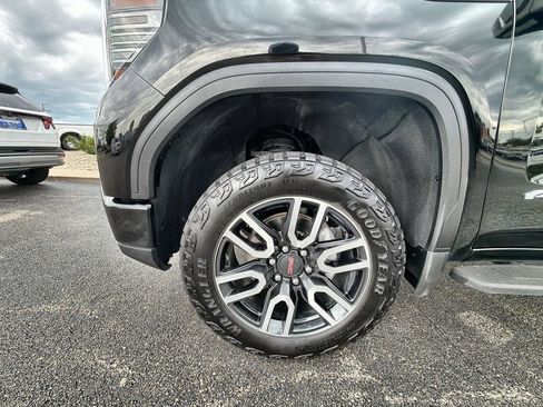 Used 2024 GMC Sierra 1500 AT4 w/ Technology Package AWD/4WD image 18