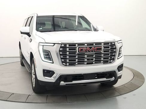 Used 2025 GMC Yukon XL Denali AWD/4WD image 3