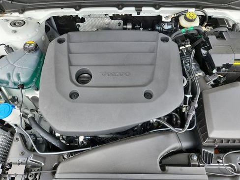 Certified 2026 Volvo XC40 B5 Plus w/ Climate Package AWD/4WD image 19