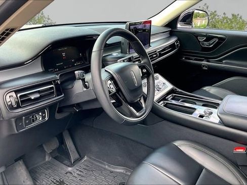 Used 2022 Lincoln Aviator AWD w/ Premium Package image 12