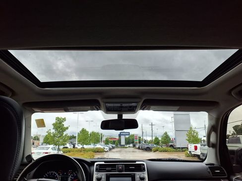 Used 2018 Toyota 4Runner SR5 Premium AWD/4WD image 27