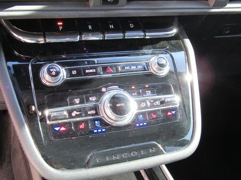 Used 2022 Lincoln Corsair Reserve w/ Equipment Group 201A image 18