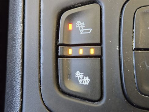 Used 2024 GMC Terrain SLT image 29