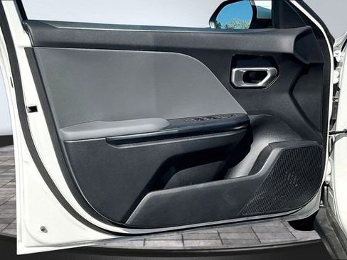 Used 2025 Kia K4 LXS image 19
