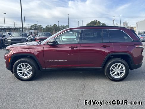 Certified 2025 Jeep Grand Cherokee Laredo X image 7