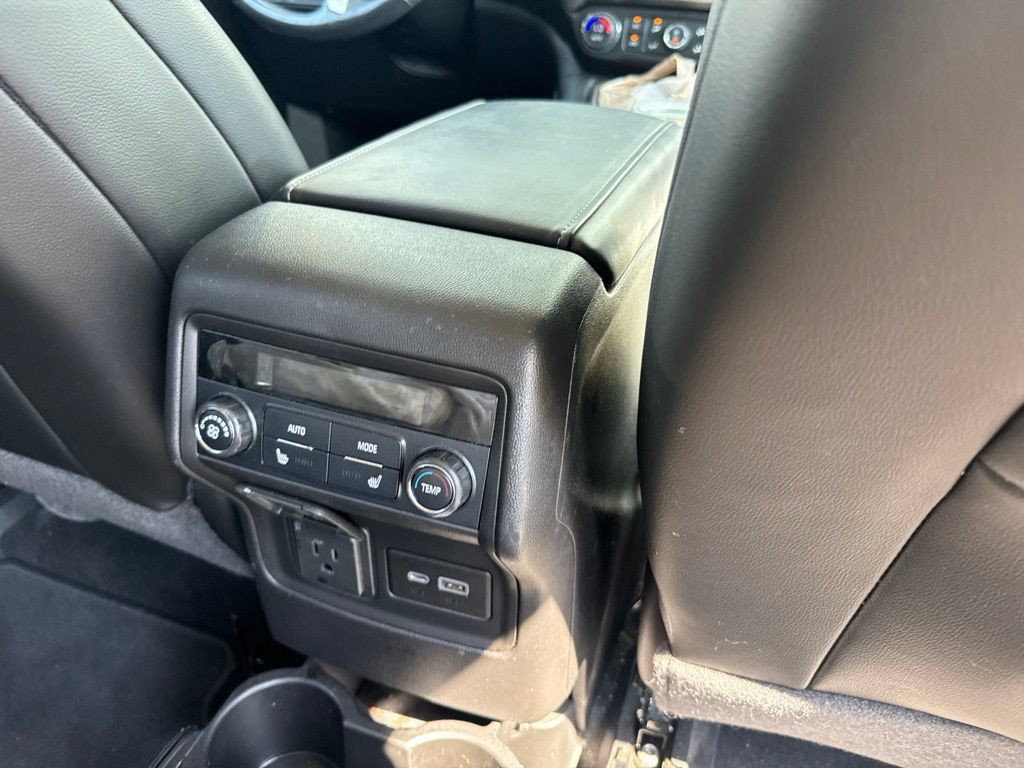 Used 2020 GMC Acadia Denali w/ Technology Package FWD image 21